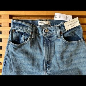 Abercrombie & Fitch NWT Ultra high rise 90s straight jeans size 27